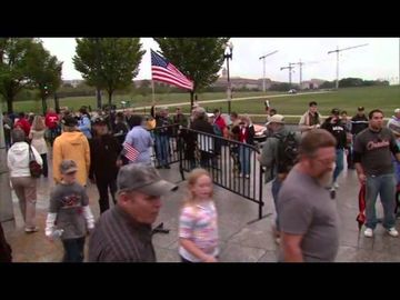 Crowd pushes through barriers to WWII Memorial