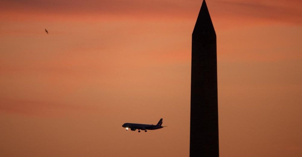 Trump's 'triumphal arch' needs red, blinking lights on it to avoid aviation hazard, FAA recommends