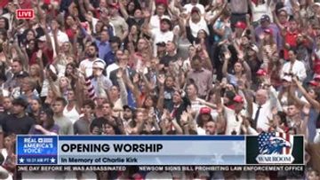 CROWD SINGS AND WORSHIPS TOGETHER AT CHARLIE KIRK'S SERVICE