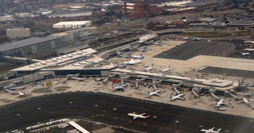 Newark air traffic controller says they lost contact with pilots multiple times since August