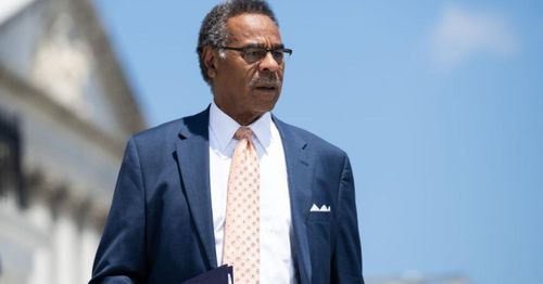 Democrat congressman: 'It just looks like we're pickpocketing the public' without a stock ban