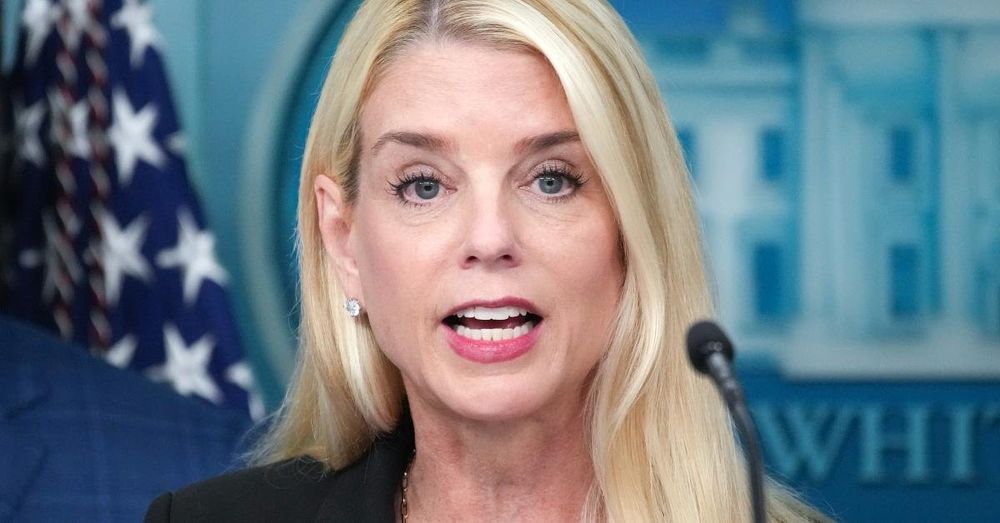 Man who allegedly attacked feds with a sandwich was a DOJ employee: AG Bondi