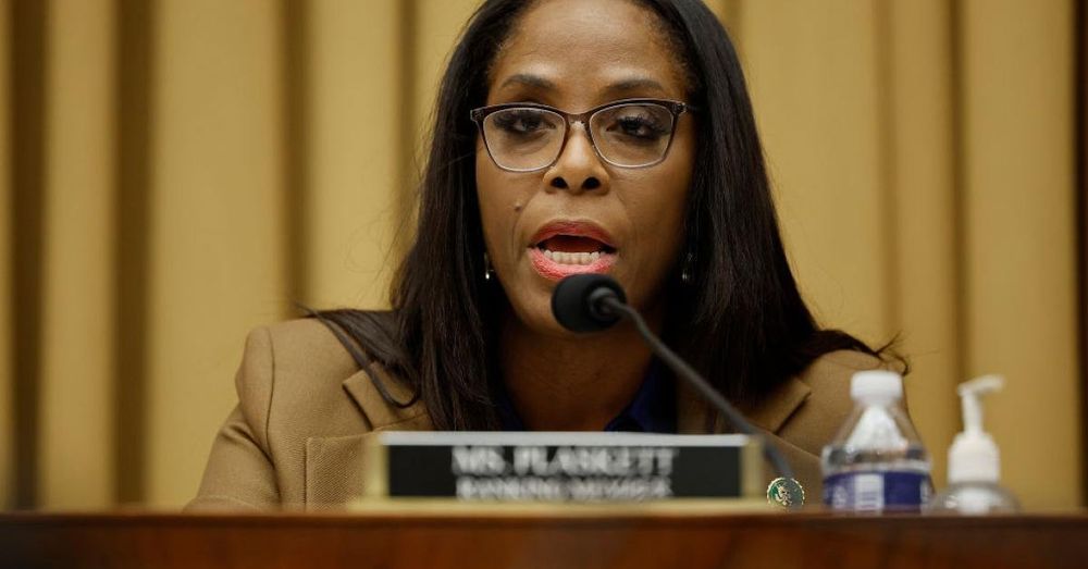 House Democrat was texting with Epstein during congressional hearing, docs show