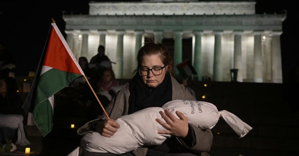 Lincoln Memorial steps vandalized with 'Free Gaza,' red paint