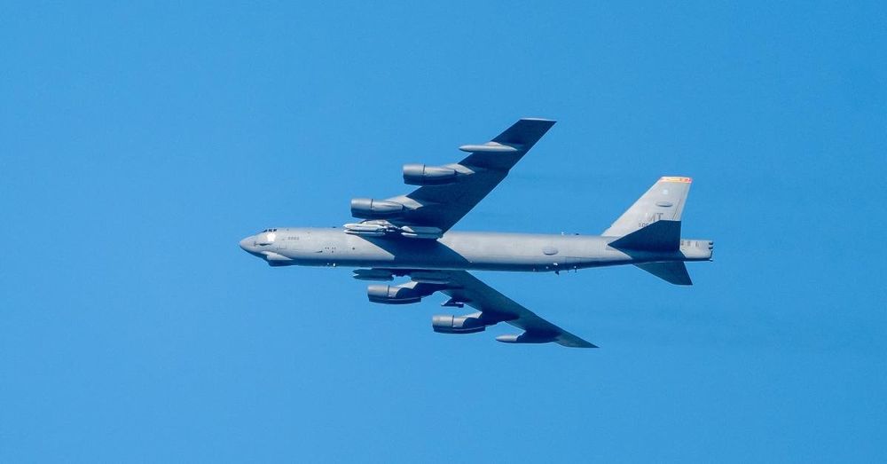 B-52 bomber crashes at Edwards Air Force Base in California