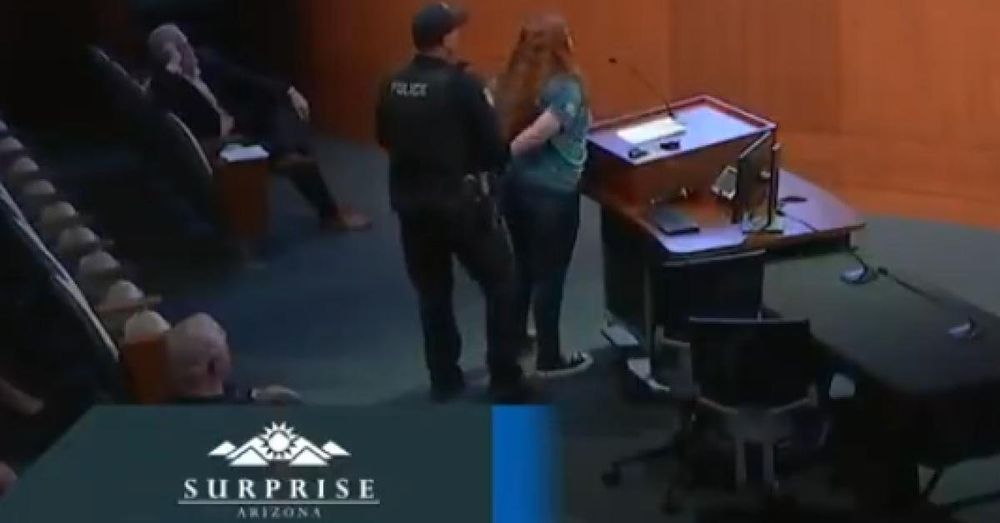 Judge blasts 'outrageous' arrest of Arizona mom who criticized bureaucrat, bans future arrest