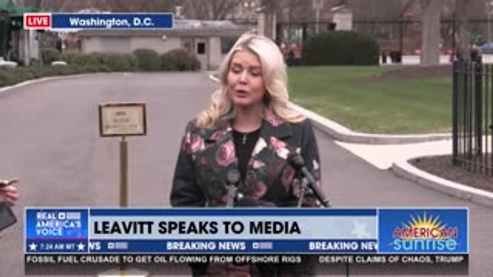 PRESS SEC. FIRES BACK ON JOE KENT'S RESIGNATION