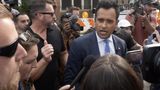 Ramaswamy swarmed by anti-Israel protesters near Democratic convention