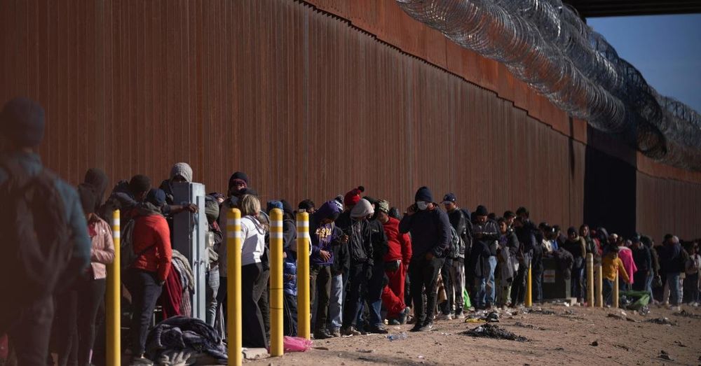 Caravan of migrants advances towards southern border as US officials plan to visit Mexico