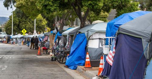 Los Angeles City Council bans homeless camps near schools despite protesters disrupting meeting