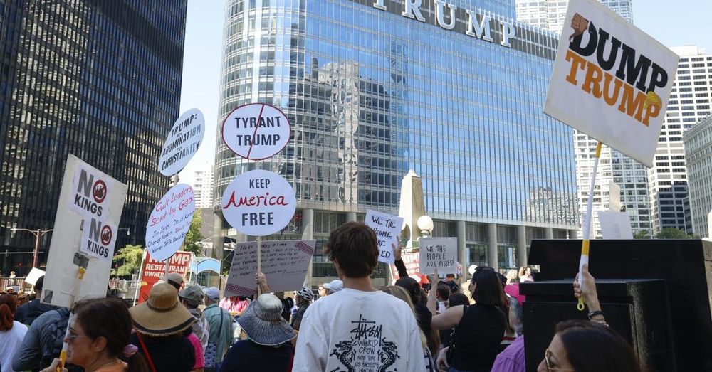 Illinois Democratic Lt. Gov accuses Trump of trying to 'manufacture a crisis' in Chicago