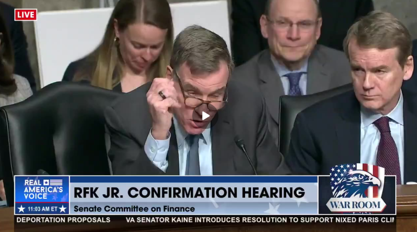 RFK JR. SCHOOLS DEMOCRAT SENATOR, ROOM LAUGHS