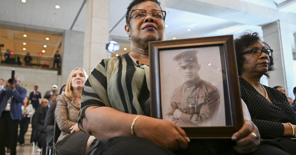 Lawmakers award Congressional Gold Medal to NY's black WWI National Guard unit 'Harlem Hellfighters'