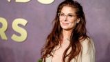 Liberal actress Debra Messing ditches Hochul for Republican candidate in bid for New York governor
