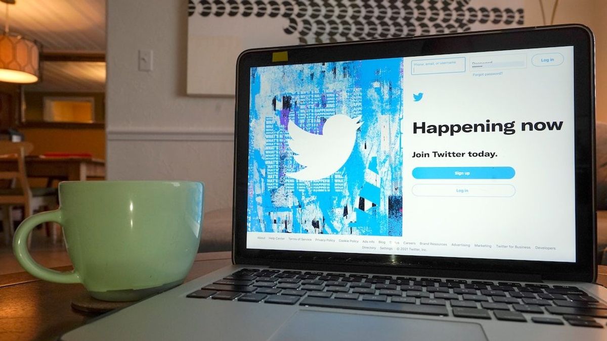 Twitter Suspends Accounts Skirting Trump Ban