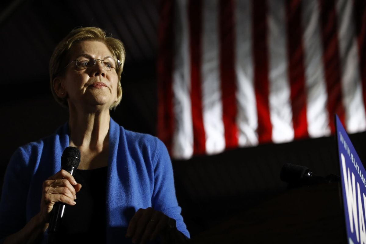 Warren Huddles With Advisers, Reassesses Presidential Race