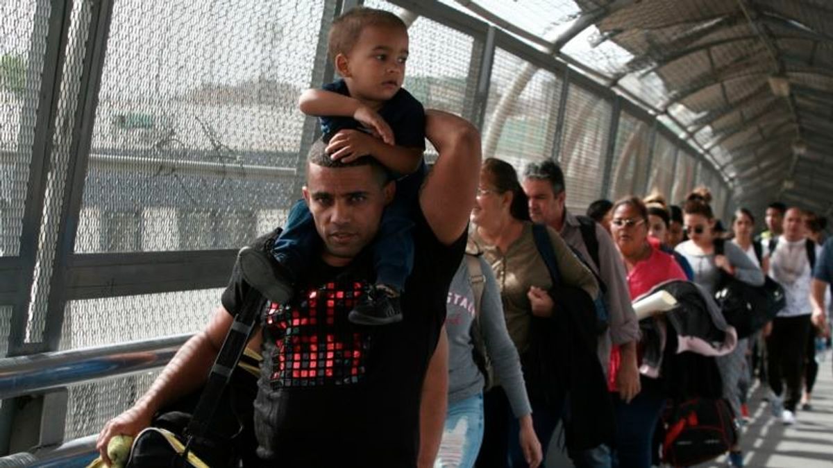 Migrant Surge Accelerates at US-Mexico Border