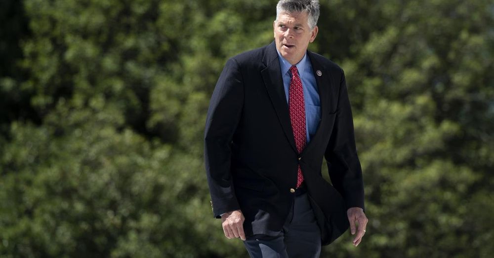 IL U.S. Rep. LaHood reacts to protesters' Medicaid concerns