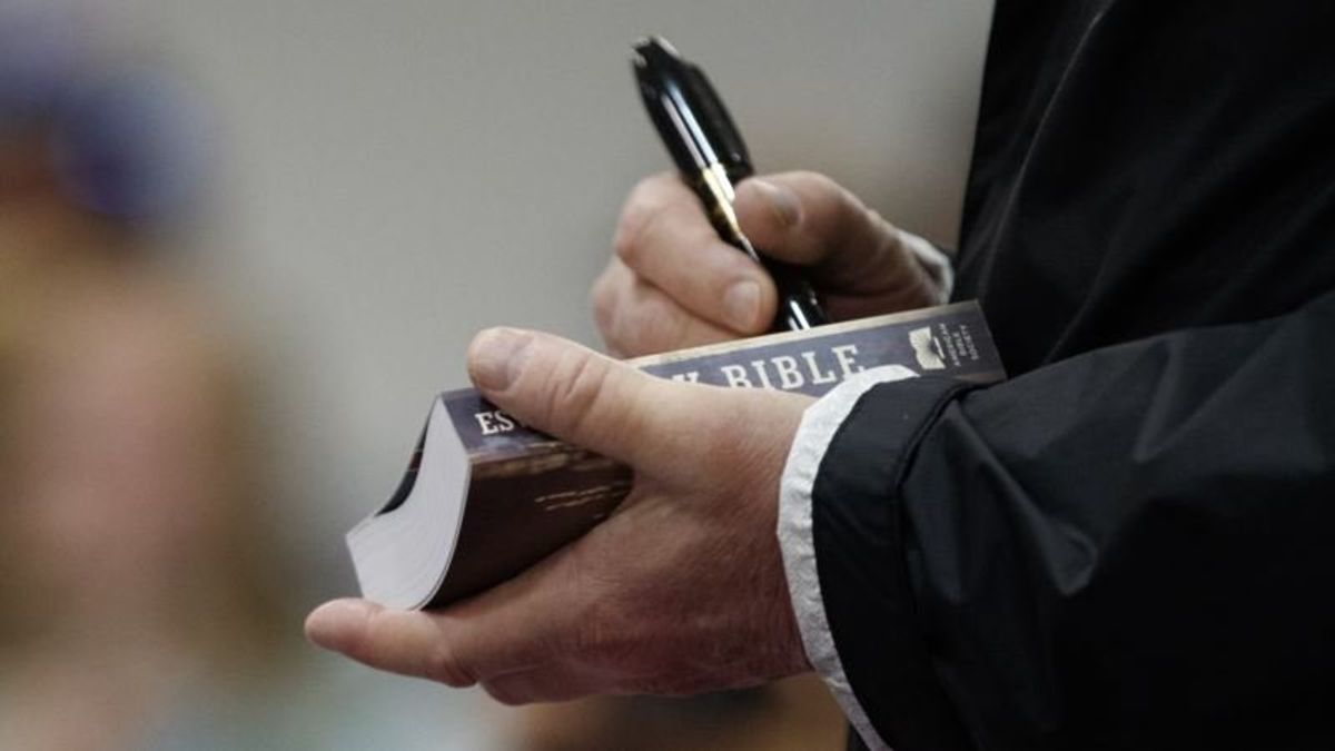 Many Religious Leaders See No Heresy in Trump’s Bible Signings