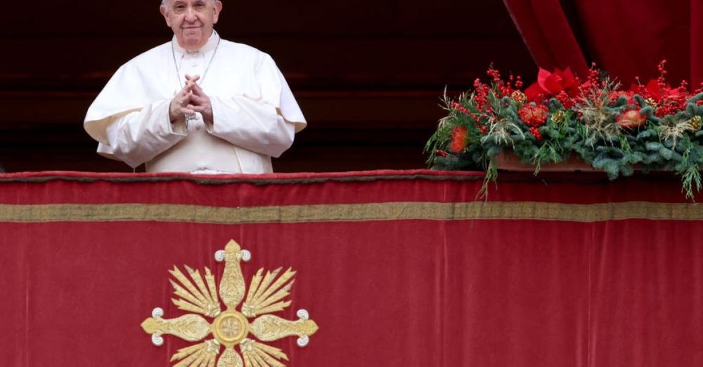 Pope Francis on Christmas calls for end of world's conflicts and silencing of weapons