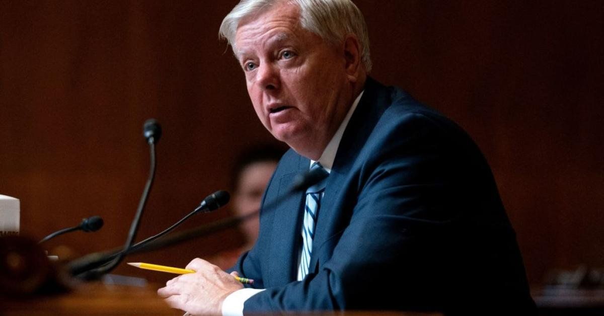 Russia issues arrest warrant for Lindsey Graham, senator calls it ‘badge of honor' - Real America's Voice News