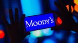 Moody's downgrades U.S. outlook to 'negative'