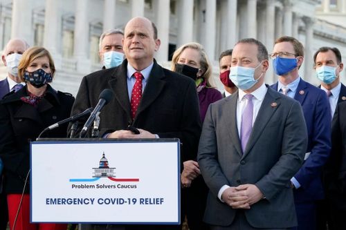 US Lawmakers Approve $900 Billion Coronavirus Aid Package