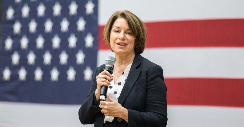 Minneapolis mayor, Sens. Klobuchar, Smith call for ICE to leave city after agent shoots armed man