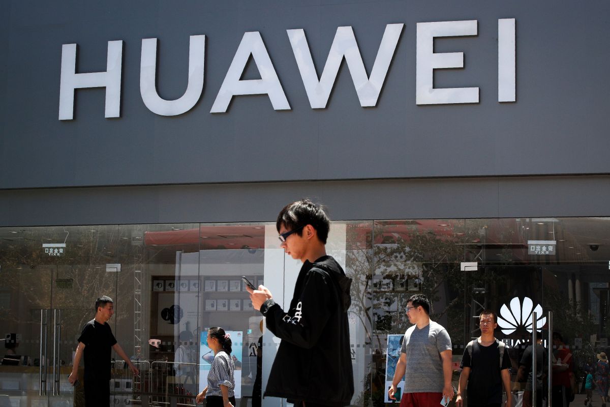 Congress Fumes as Trump Allows Select US Firms to Supply Huawei