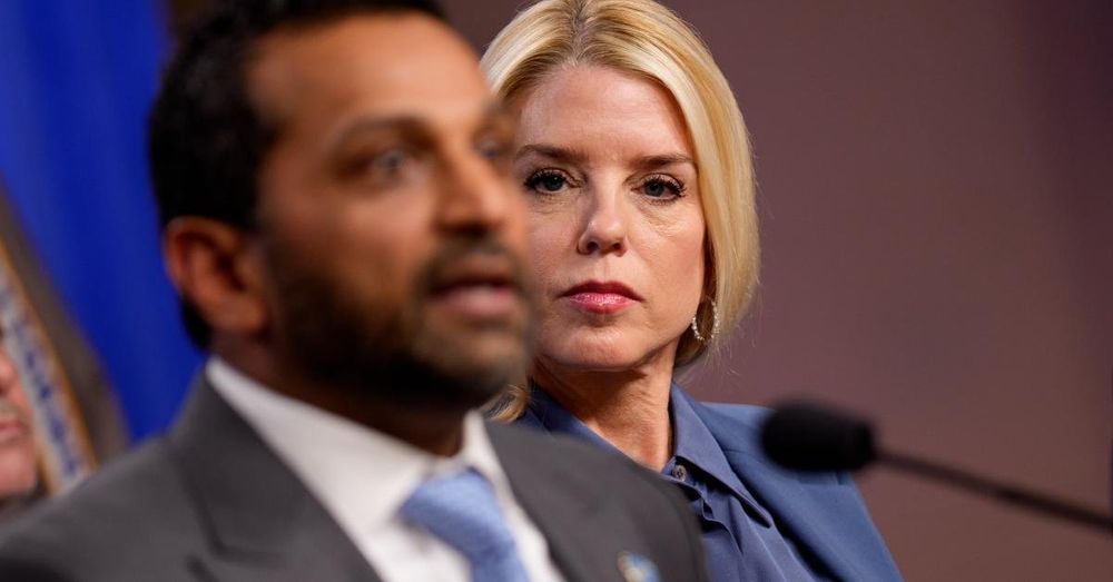 Ex-FBI agent says Bondi has ‘slam dunk’ conspiracy case against Obama's feds for election meddling