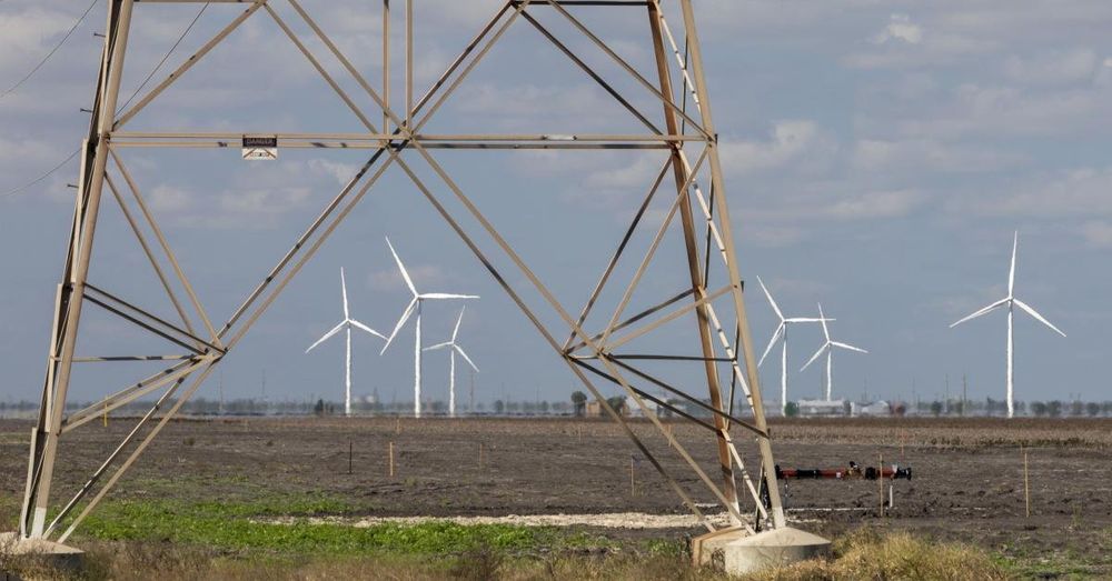 Oil-rich Texas to build power lines for renewables, and landowners face possible eminent domain