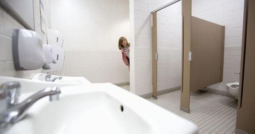 Arizona school district considers bathrooms with no doors to be able to monitor student behavior