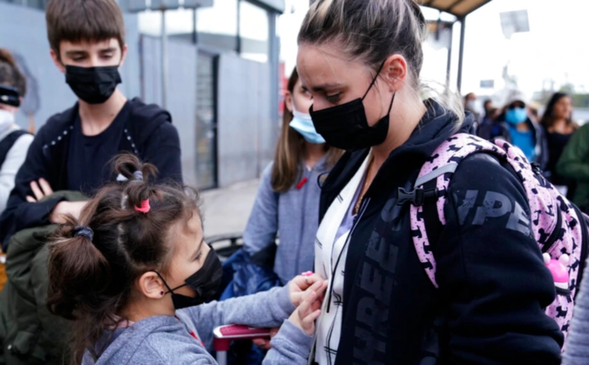 US Reverses Course, Allows Ukrainian Family to Seek Asylum