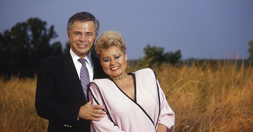Jim Bakker, famed televangelist felled by scandal, dies at age 86