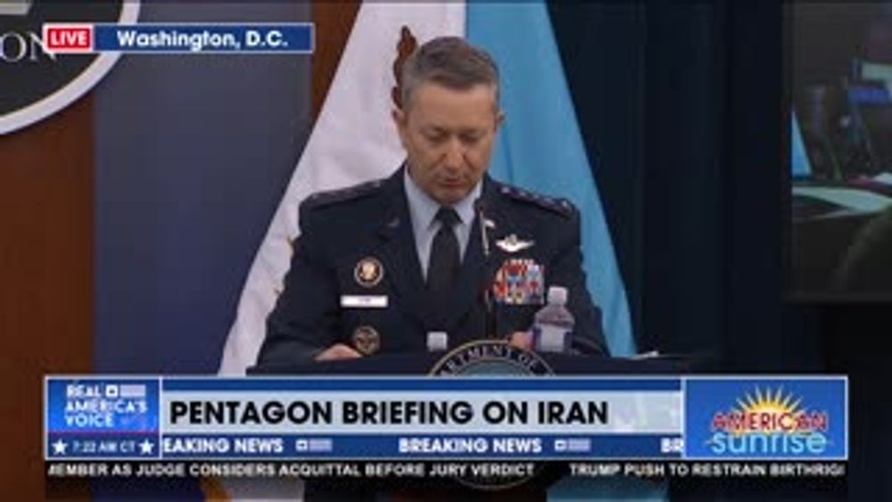 CHARIMAN GEN. CAIN HONORS THE FALLEN