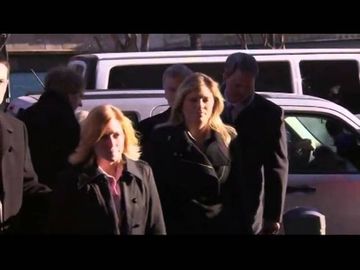 Raw: Indicted former Va. Gov. Bob McDonnell arrives at court