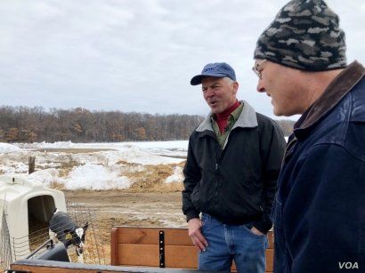 Rep. Steve Stauber talks to a constituent during a tour of Enchanted Dairy, a 1,800-head, family-owned dairy farm in Little Falls, Minnesota. (Photo: C. Presutti) 