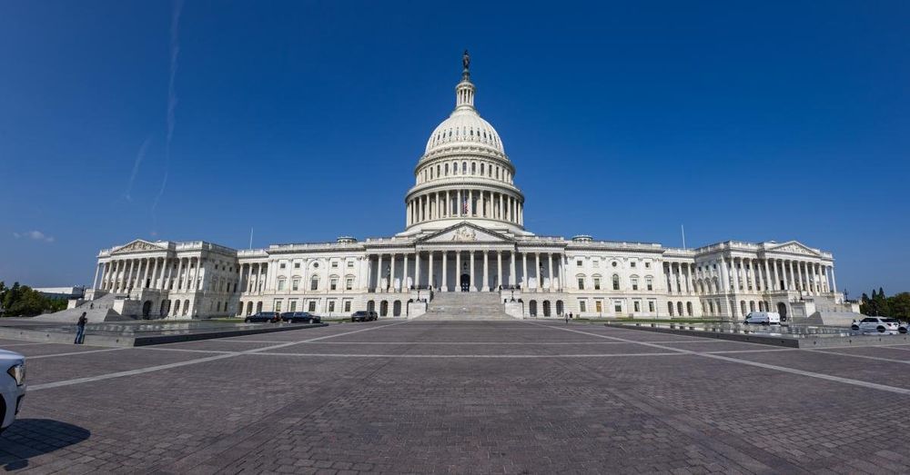 U.S. Capitol Police arrest man who 'smelled like fuel, had a torch & a flare gun'