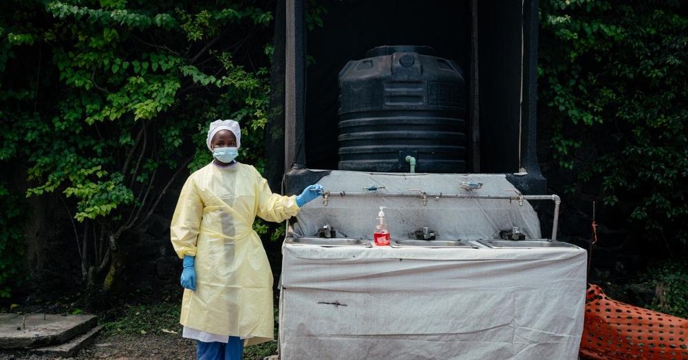 Cases and deaths in Ebola outbreak in Africa rise rapidly, with at least one American infected
