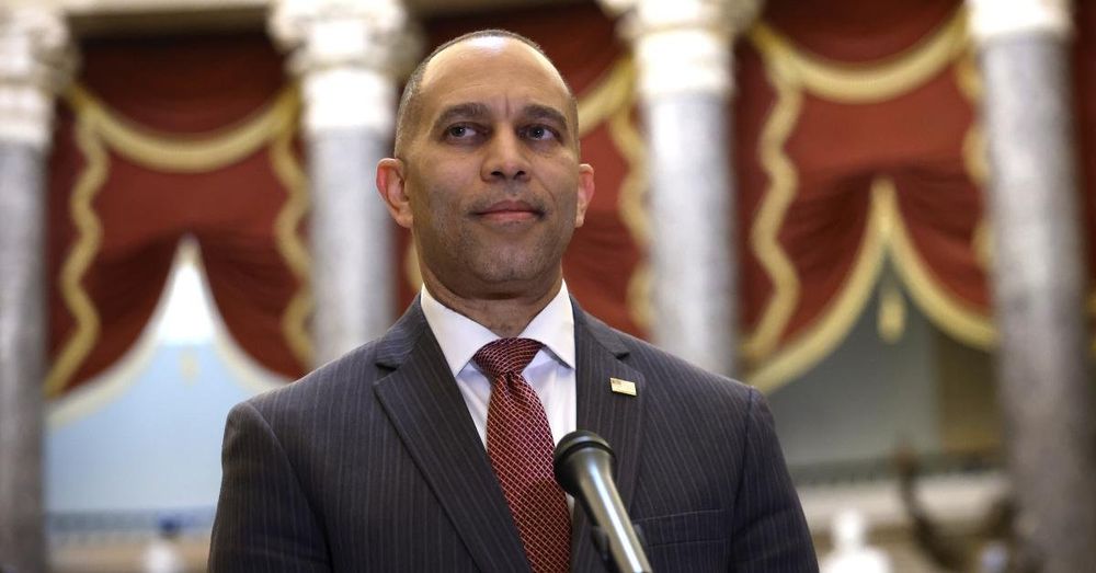 Jeffries urges Biden to show 'compassion' with pardons for nonviolent offenses