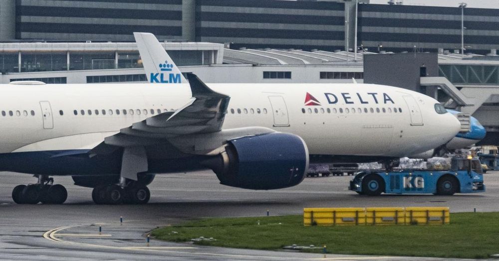 Delta flight forced to return to New York after emergency slide separates from aircraft