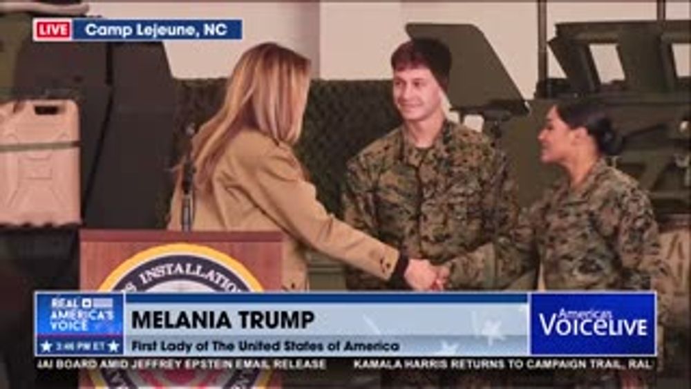 FLOTUS HONORS U.S. MARINES