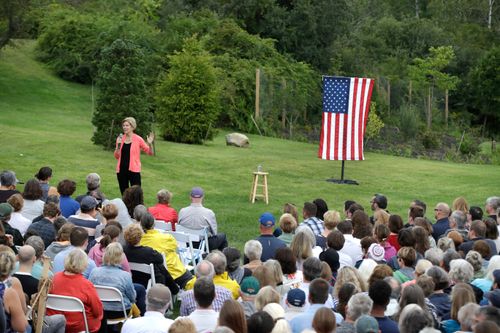 Warren Challenges 2020 Democrats to Embrace 10-year Clean Energy Transition