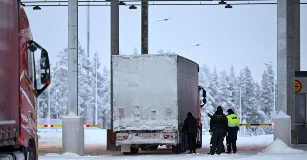Finland closes border with Russia