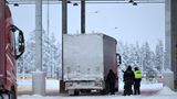 Finland closes border with Russia