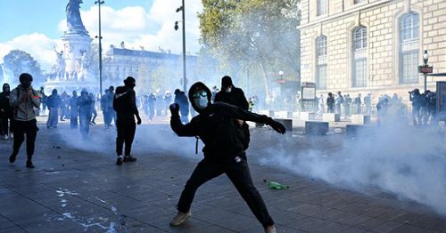 Trump reacts to violent protests in France: ‘Close your borders’
