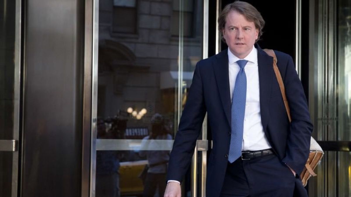 Report: White House Counsel Is Cooperating With Russia Investigation