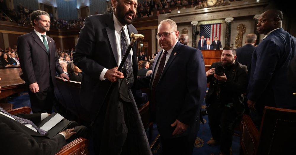 Ten Democrats vote with Republicans to censure Rep. Al Green for disrupting Trump's speech