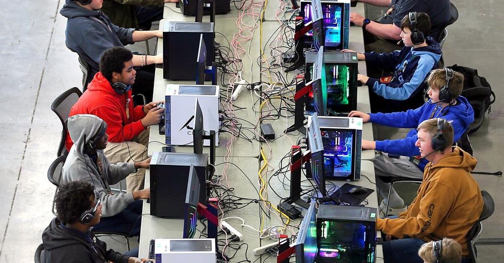 FAA launches campaign to attract air traffic controllers that targets gamers