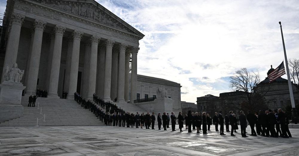 Honor guard collapses, faints next to Justice O'Connor's casket inside Supreme Court